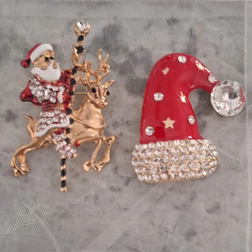Festive Santa and Hat Brooch Set